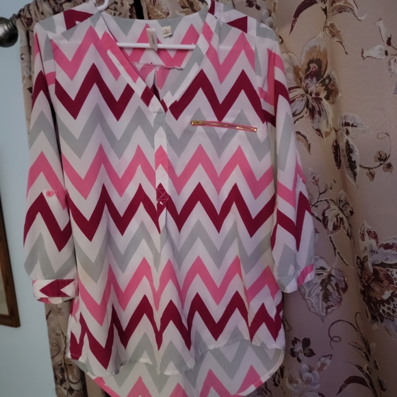 Small/xsmall clothing lot - Picture 9 of 9